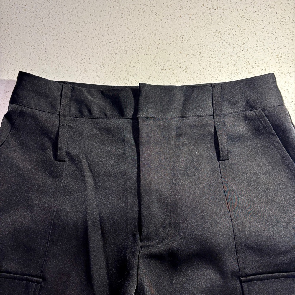 NWOT Noli Milan Black Satin Cargo Pants Size 2 - Picture 8 of 11